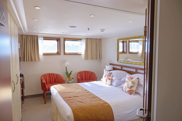 ©AmaWaterways AmaDolce Interior CAT E 2.jpg